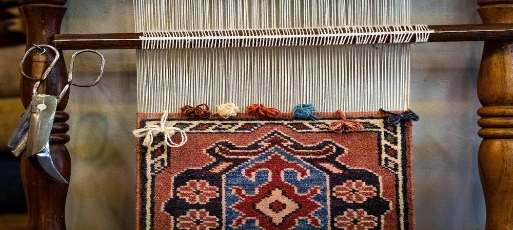 What Is the Difference Between Handmade Rugs and Machine-Made Rugs? -  Online Store