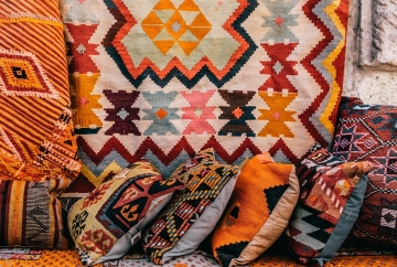 4 Quirky Ways to Use Kilim Rugs for Outdoor Décor